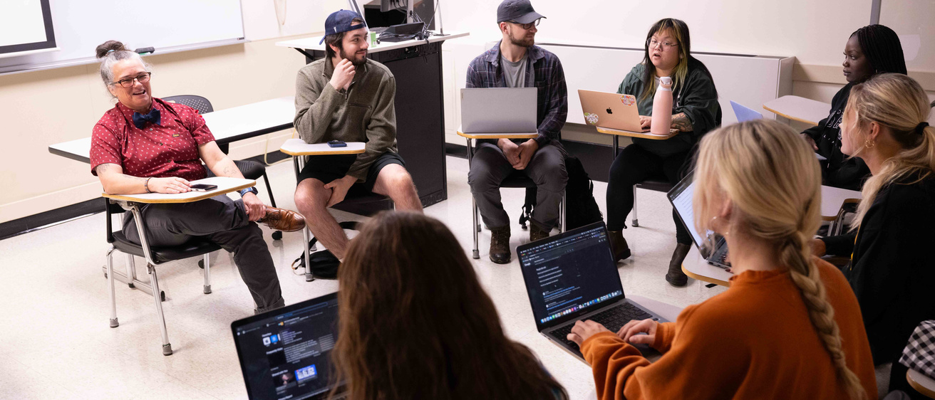 Bren Linley and class image teaches Leading from the Margins class